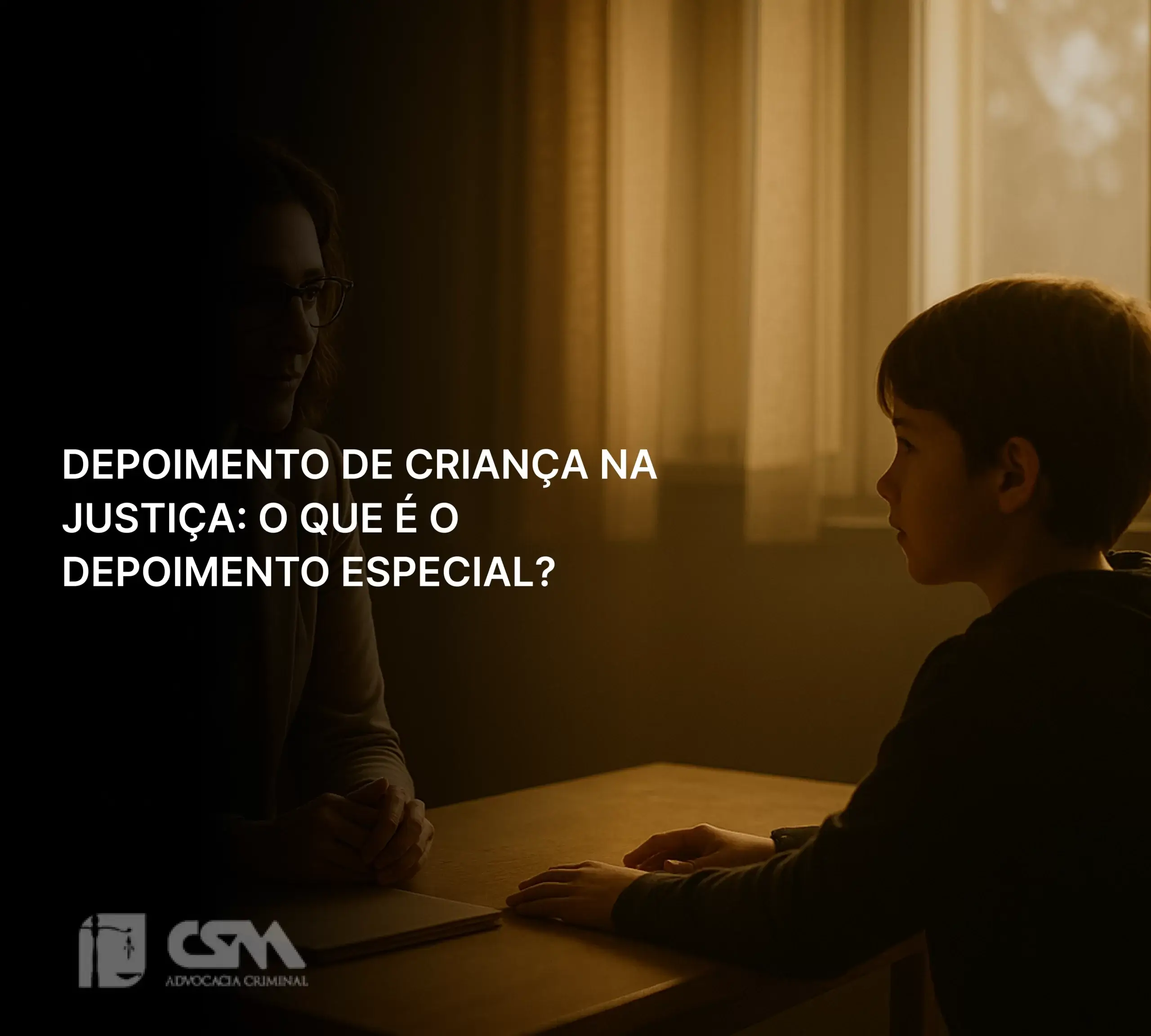 Advogado criminal em Goiânia estudando um processo com Depoimento Especial.